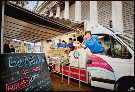 Du 15 mai au 12 août, Les gares de Lyon, de l'Est et Saint-Lazare à Paris, et Saint-Charles à Marseille acueilleront plusieurs camions gourmands